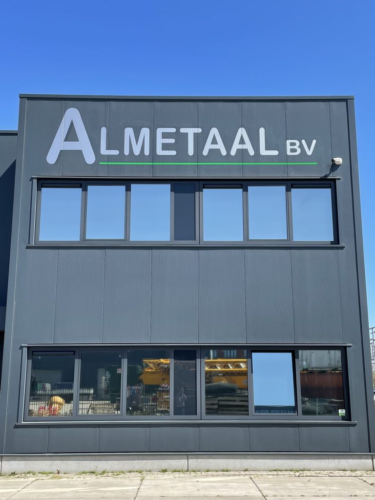 Voorkant Almetaal kantoor Almetaal