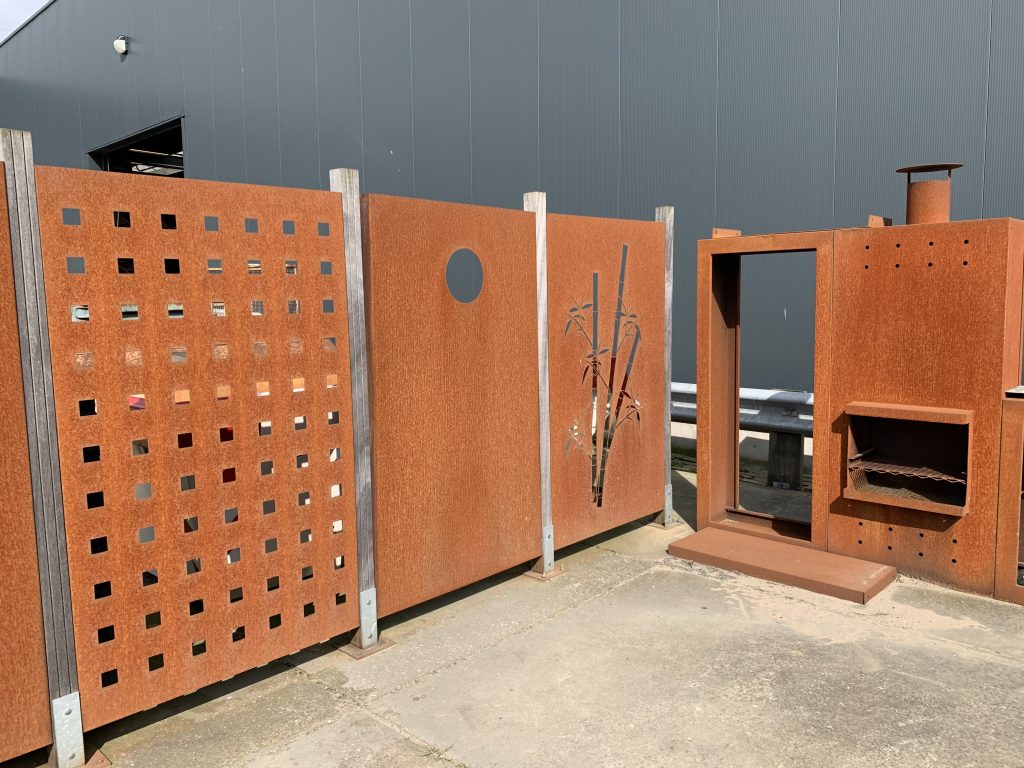 schutting paneel en kachel uit cortenstaal