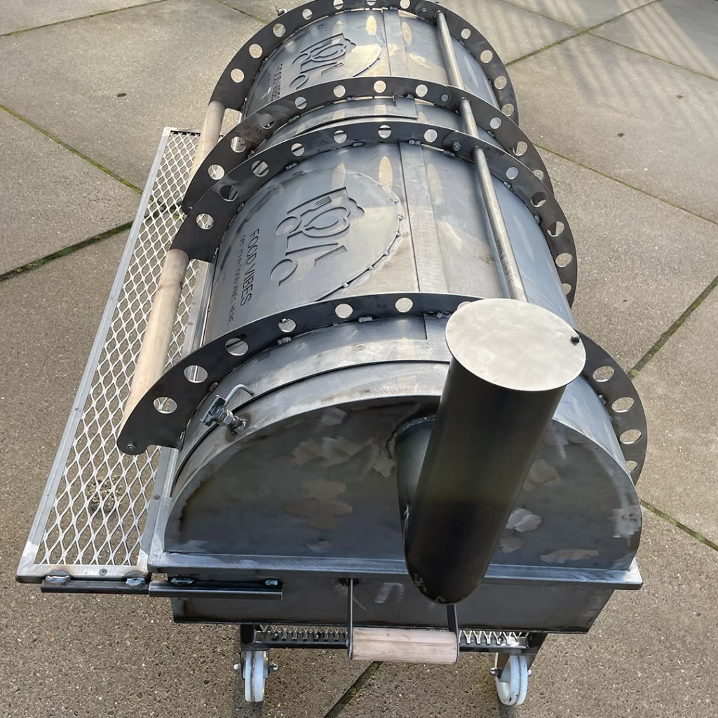 food vibes barbecue van strekmetaal dicht