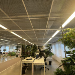 Strekmetaal plafond bij Bluetech Engineering