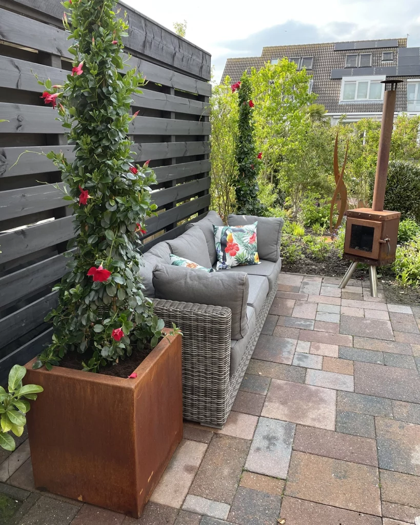 Kleine cortenstaal plantenbak