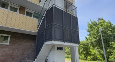 Project afscherming trappenhuis van strekmetaal