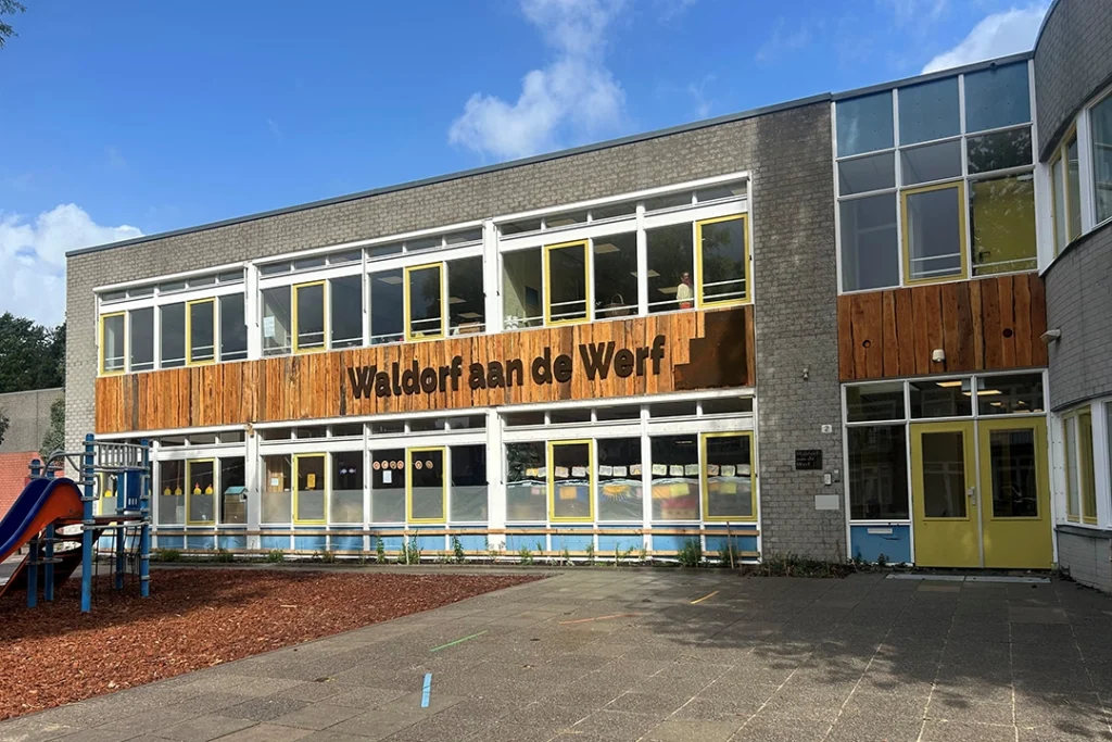 Cortenstaal belettering school